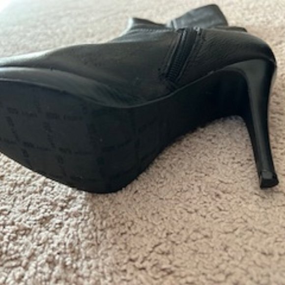 Women's Boots Cathy Jean Size 7 1/2 M Knee Boots Zip Enclosure Black 4" Heel - Picture 3 of 5